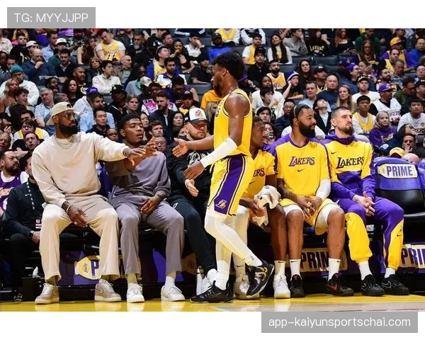 里夫斯挡拆造空位 提升詹姆斯比上季更多的接球机会