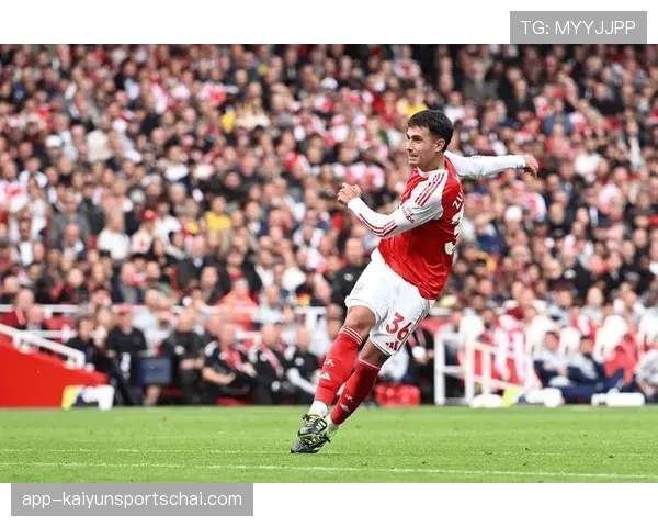 哈弗茨前插接应如何主导强强对话中的中场压制？